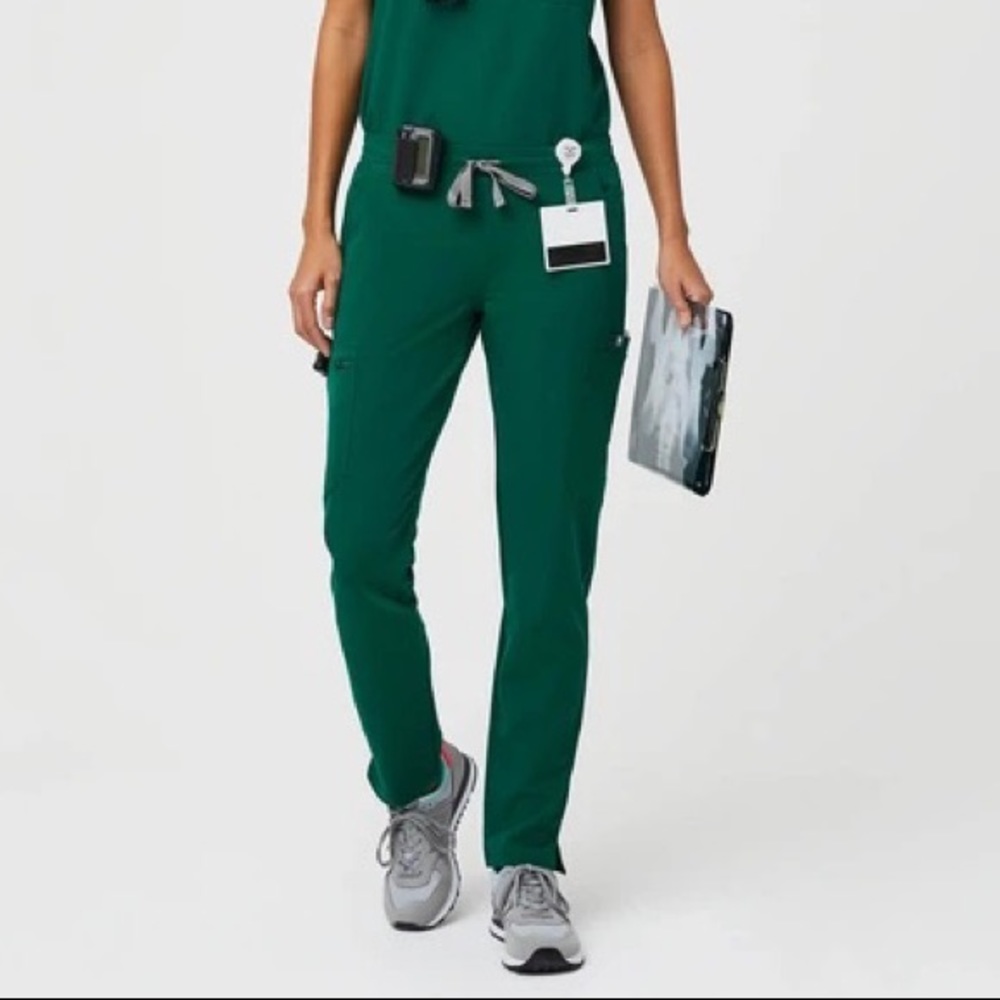 FIGS • Women’s Yola Skinny Scrub Pants Hunter Green